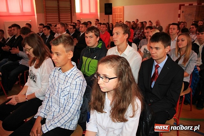 Zdjęcie w galerii na portalu naszraciborz.pl: Niech ten rok będzie dla nas dobry, czyli Inauguracja Roku Szkolnego w ZSBiRR wiadomości z regionu