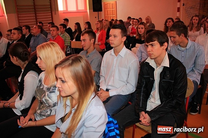 Zdjęcie w galerii na portalu naszraciborz.pl: Niech ten rok będzie dla nas dobry, czyli Inauguracja Roku Szkolnego w ZSBiRR wiadomości z regionu