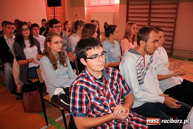 Zdjęcie w galerii na portalu naszraciborz.pl: Niech ten rok będzie dla nas dobry, czyli Inauguracja Roku Szkolnego w ZSBiRR wiadomości z regionu