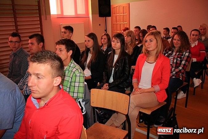 Zdjęcie w galerii na portalu naszraciborz.pl: Niech ten rok będzie dla nas dobry, czyli Inauguracja Roku Szkolnego w ZSBiRR wiadomości z regionu