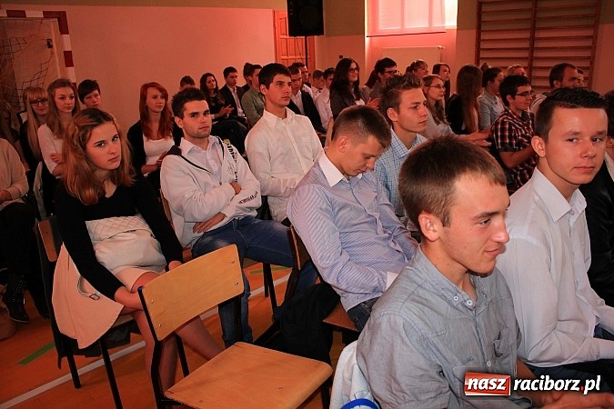 Zdjęcie w galerii na portalu naszraciborz.pl: Niech ten rok będzie dla nas dobry, czyli Inauguracja Roku Szkolnego w ZSBiRR wiadomości z regionu