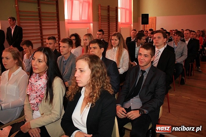 Zdjęcie w galerii na portalu naszraciborz.pl: Niech ten rok będzie dla nas dobry, czyli Inauguracja Roku Szkolnego w ZSBiRR wiadomości z regionu