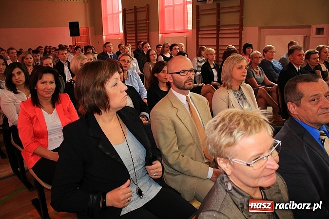 Zdjęcie w galerii na portalu naszraciborz.pl: Niech ten rok będzie dla nas dobry, czyli Inauguracja Roku Szkolnego w ZSBiRR wiadomości z regionu
