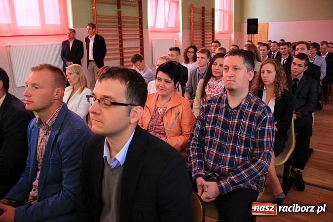 Zdjęcie w galerii na portalu naszraciborz.pl: Niech ten rok będzie dla nas dobry, czyli Inauguracja Roku Szkolnego w ZSBiRR wiadomości z regionu