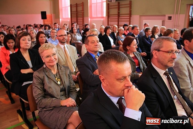 Zdjęcie w galerii na portalu naszraciborz.pl: Niech ten rok będzie dla nas dobry, czyli Inauguracja Roku Szkolnego w ZSBiRR wiadomości z regionu