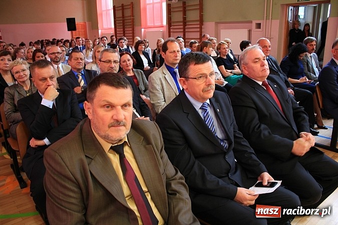 Zdjęcie w galerii na portalu naszraciborz.pl: Niech ten rok będzie dla nas dobry, czyli Inauguracja Roku Szkolnego w ZSBiRR wiadomości z regionu