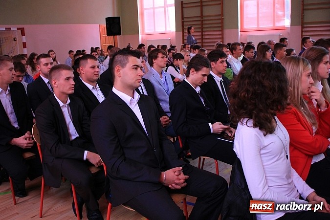 Zdjęcie w galerii na portalu naszraciborz.pl: Niech ten rok będzie dla nas dobry, czyli Inauguracja Roku Szkolnego w ZSBiRR wiadomości z regionu