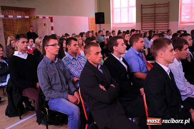 Zdjęcie w galerii na portalu naszraciborz.pl: Niech ten rok będzie dla nas dobry, czyli Inauguracja Roku Szkolnego w ZSBiRR wiadomości z regionu