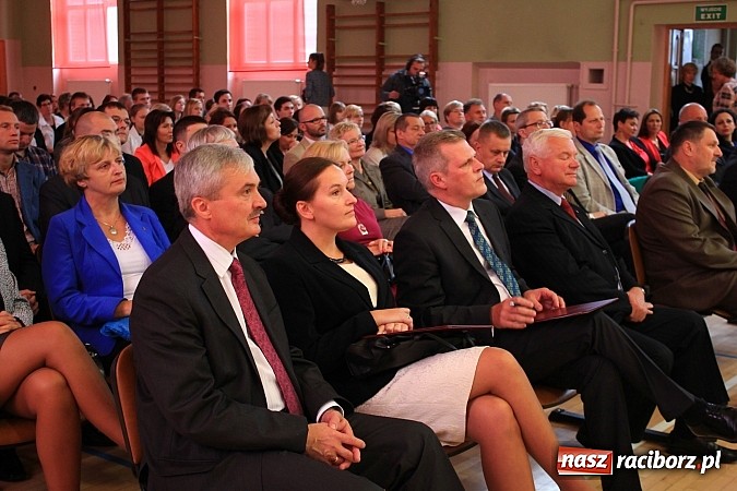 Zdjęcie w galerii na portalu naszraciborz.pl: Niech ten rok będzie dla nas dobry, czyli Inauguracja Roku Szkolnego w ZSBiRR wiadomości z regionu