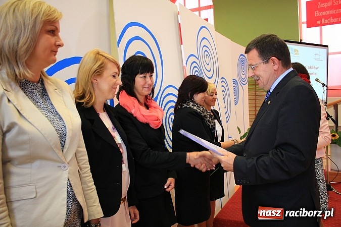 Zdjęcie w galerii na portalu naszraciborz.pl: Niech ten rok będzie dla nas dobry, czyli Inauguracja Roku Szkolnego w ZSBiRR wiadomości z regionu