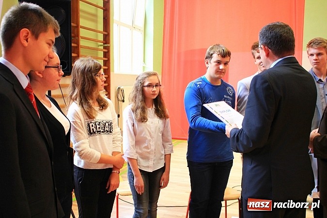 Zdjęcie w galerii na portalu naszraciborz.pl: Niech ten rok będzie dla nas dobry, czyli Inauguracja Roku Szkolnego w ZSBiRR wiadomości z regionu