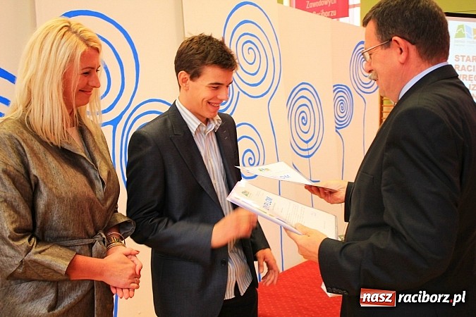 Zdjęcie w galerii na portalu naszraciborz.pl: Niech ten rok będzie dla nas dobry, czyli Inauguracja Roku Szkolnego w ZSBiRR wiadomości z regionu