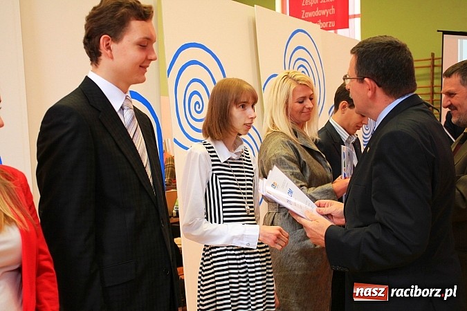 Zdjęcie w galerii na portalu naszraciborz.pl: Niech ten rok będzie dla nas dobry, czyli Inauguracja Roku Szkolnego w ZSBiRR wiadomości z regionu