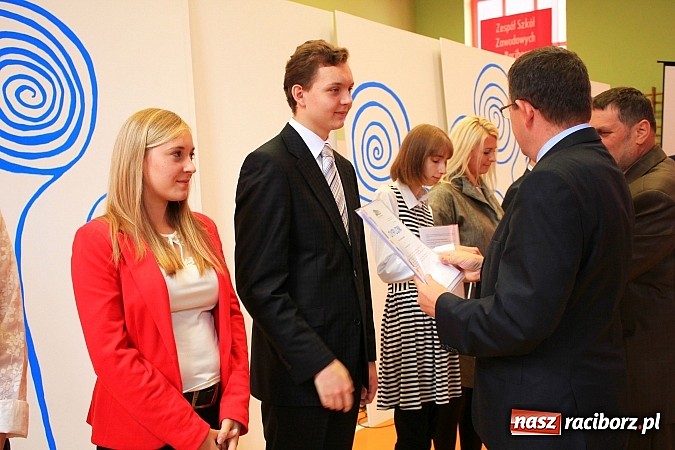 Zdjęcie w galerii na portalu naszraciborz.pl: Niech ten rok będzie dla nas dobry, czyli Inauguracja Roku Szkolnego w ZSBiRR wiadomości z regionu