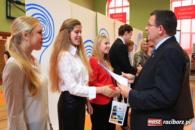 Zdjęcie w galerii na portalu naszraciborz.pl: Niech ten rok będzie dla nas dobry, czyli Inauguracja Roku Szkolnego w ZSBiRR wiadomości z regionu