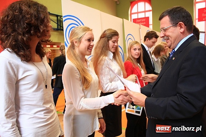 Zdjęcie w galerii na portalu naszraciborz.pl: Niech ten rok będzie dla nas dobry, czyli Inauguracja Roku Szkolnego w ZSBiRR wiadomości z regionu