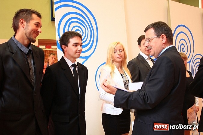 Zdjęcie w galerii na portalu naszraciborz.pl: Niech ten rok będzie dla nas dobry, czyli Inauguracja Roku Szkolnego w ZSBiRR wiadomości z regionu