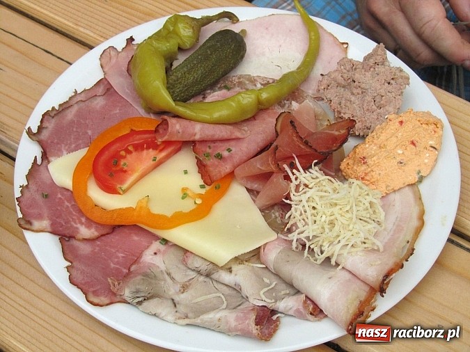 Zdjęcie w galerii na portalu naszraciborz.pl: Wojaże Źródła: przed Meksykiem Austria wiadomości z regionu