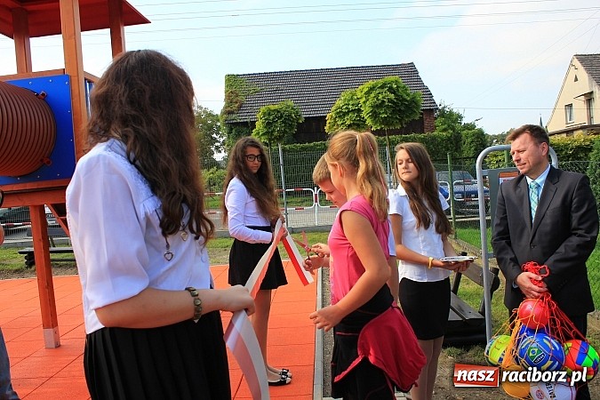 Zdjęcie w galerii na portalu naszraciborz.pl: Nowy plac zabaw w Markowicach! wiadomości z regionu