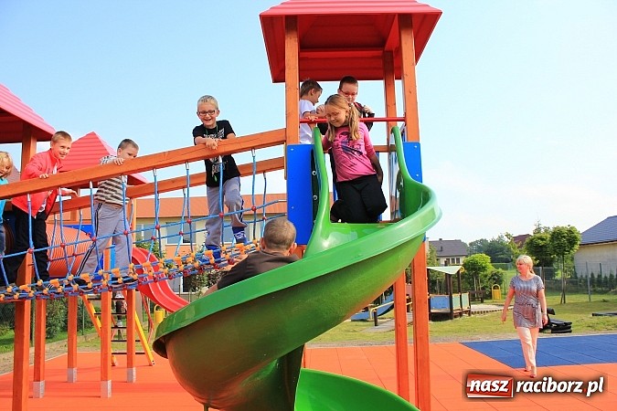 Zdjęcie w galerii na portalu naszraciborz.pl: Nowy plac zabaw w Markowicach! wiadomości z regionu