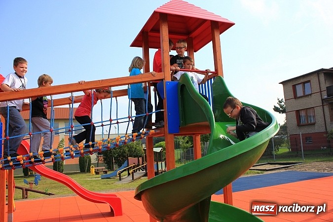 Zdjęcie w galerii na portalu naszraciborz.pl: Nowy plac zabaw w Markowicach! wiadomości z regionu