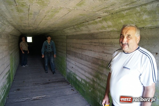 Zdjęcie w galerii na portalu naszraciborz.pl: Mieszkańcy G&oacute;rek Śląskich sami udrożnili tunel wiadomości z regionu