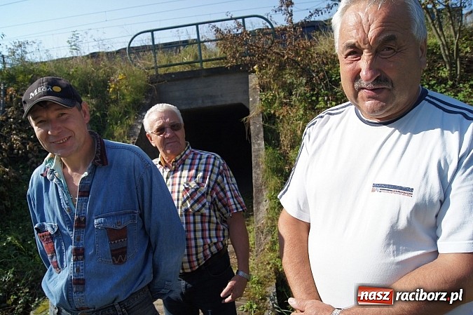Zdjęcie w galerii na portalu naszraciborz.pl: Mieszkańcy G&oacute;rek Śląskich sami udrożnili tunel wiadomości z regionu