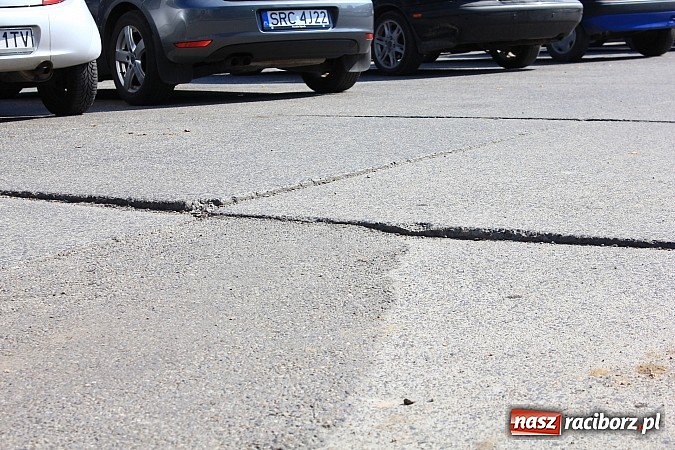 Zdjęcie w galerii na portalu naszraciborz.pl: Jeszcze w tym roku nowy asfalt na części pl. Długosza wiadomości z regionu
