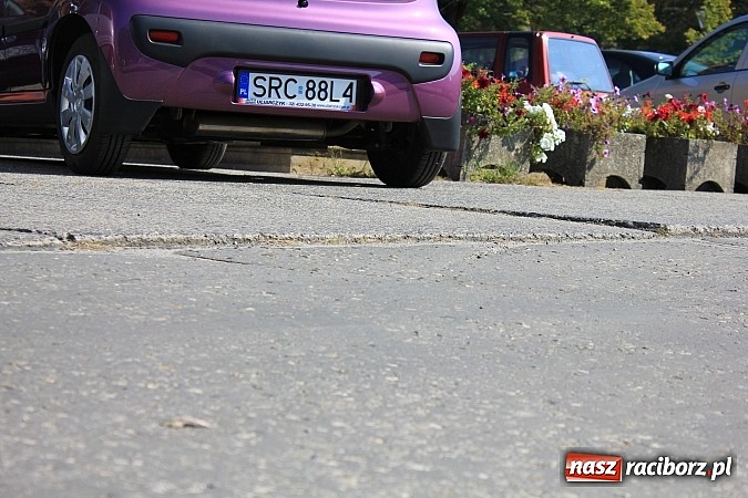 Zdjęcie w galerii na portalu naszraciborz.pl: Jeszcze w tym roku nowy asfalt na części pl. Długosza wiadomości z regionu