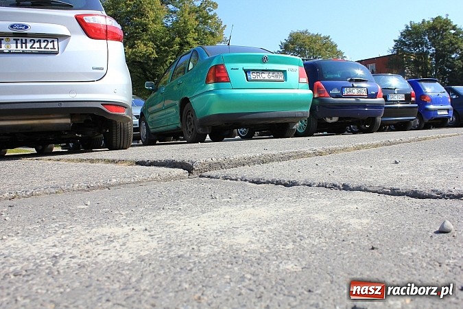 Zdjęcie w galerii na portalu naszraciborz.pl: Jeszcze w tym roku nowy asfalt na części pl. Długosza wiadomości z regionu