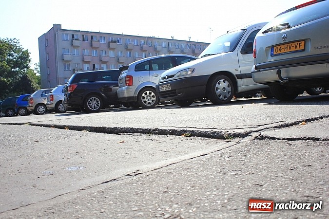 Zdjęcie w galerii na portalu naszraciborz.pl: Jeszcze w tym roku nowy asfalt na części pl. Długosza wiadomości z regionu