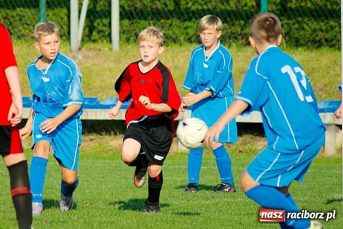 Zdjęcie w galerii na portalu naszraciborz.pl: Młodziki Nędzy lepsze w Markowicach. Kapitan pokazał jak strzelać wiadomości z regionu
