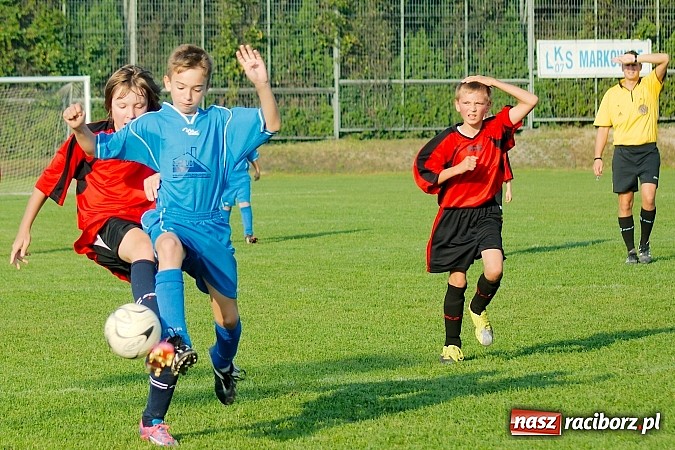 Zdjęcie w galerii na portalu naszraciborz.pl: Młodziki Nędzy lepsze w Markowicach. Kapitan pokazał jak strzelać wiadomości z regionu