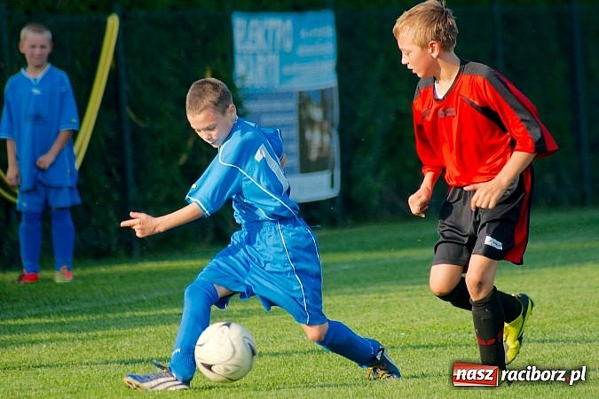 Zdjęcie w galerii na portalu naszraciborz.pl: Młodziki Nędzy lepsze w Markowicach. Kapitan pokazał jak strzelać wiadomości z regionu