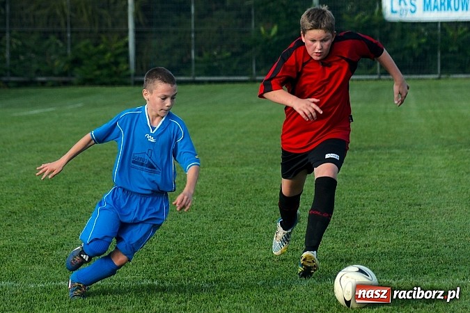 Zdjęcie w galerii na portalu naszraciborz.pl: Młodziki Nędzy lepsze w Markowicach. Kapitan pokazał jak strzelać wiadomości z regionu