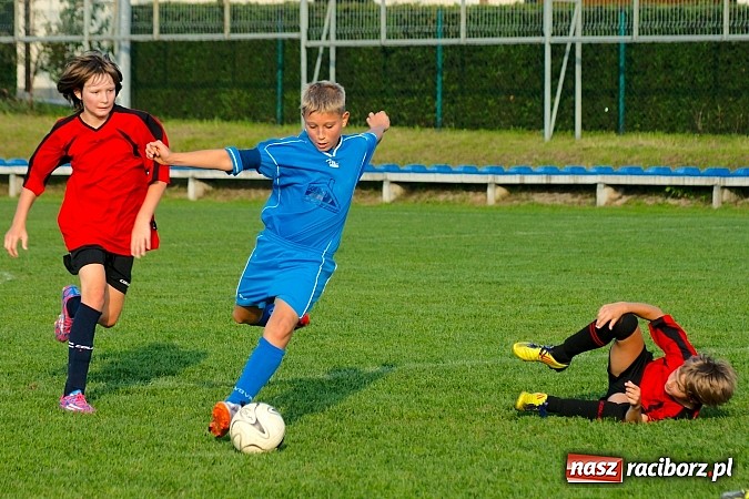 Zdjęcie w galerii na portalu naszraciborz.pl: Młodziki Nędzy lepsze w Markowicach. Kapitan pokazał jak strzelać wiadomości z regionu