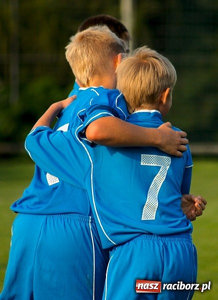 Zdjęcie w galerii na portalu naszraciborz.pl: Młodziki Nędzy lepsze w Markowicach. Kapitan pokazał jak strzelać wiadomości z regionu