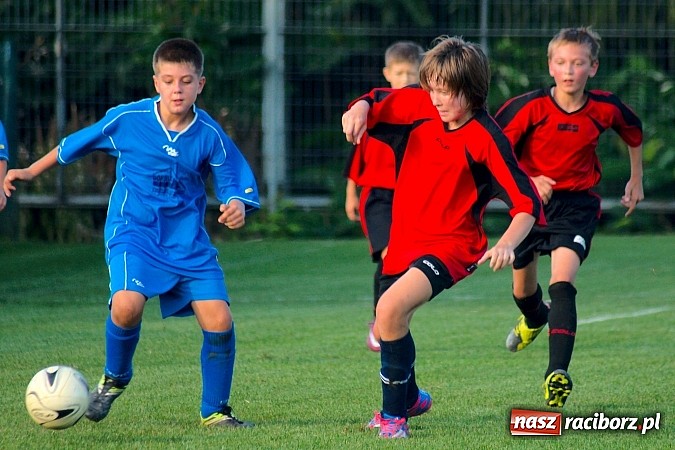 Zdjęcie w galerii na portalu naszraciborz.pl: Młodziki Nędzy lepsze w Markowicach. Kapitan pokazał jak strzelać wiadomości z regionu