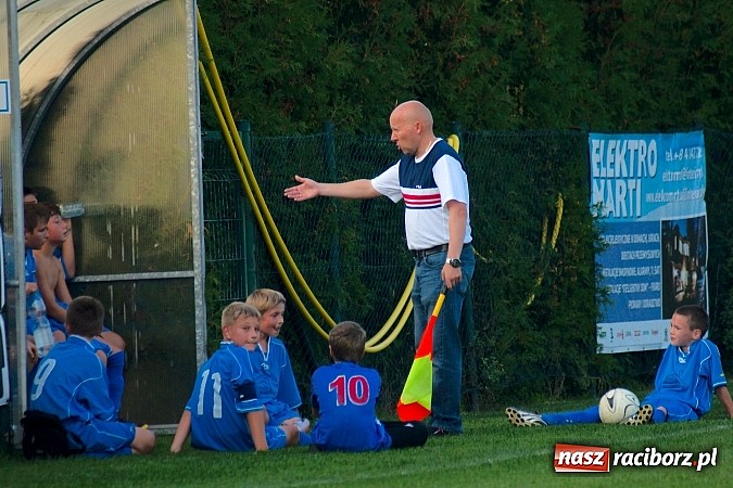 Zdjęcie w galerii na portalu naszraciborz.pl: Młodziki Nędzy lepsze w Markowicach. Kapitan pokazał jak strzelać wiadomości z regionu