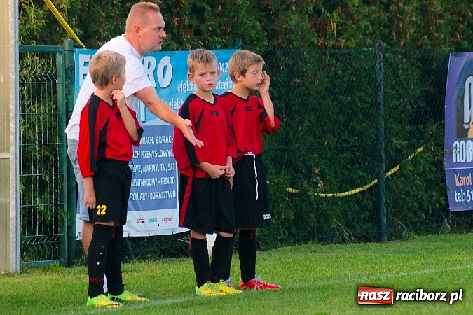 Zdjęcie w galerii na portalu naszraciborz.pl: Młodziki Nędzy lepsze w Markowicach. Kapitan pokazał jak strzelać wiadomości z regionu