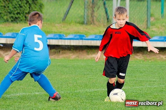 Zdjęcie w galerii na portalu naszraciborz.pl: Młodziki Nędzy lepsze w Markowicach. Kapitan pokazał jak strzelać wiadomości z regionu