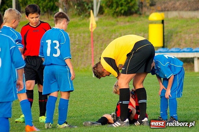 Zdjęcie w galerii na portalu naszraciborz.pl: Młodziki Nędzy lepsze w Markowicach. Kapitan pokazał jak strzelać wiadomości z regionu