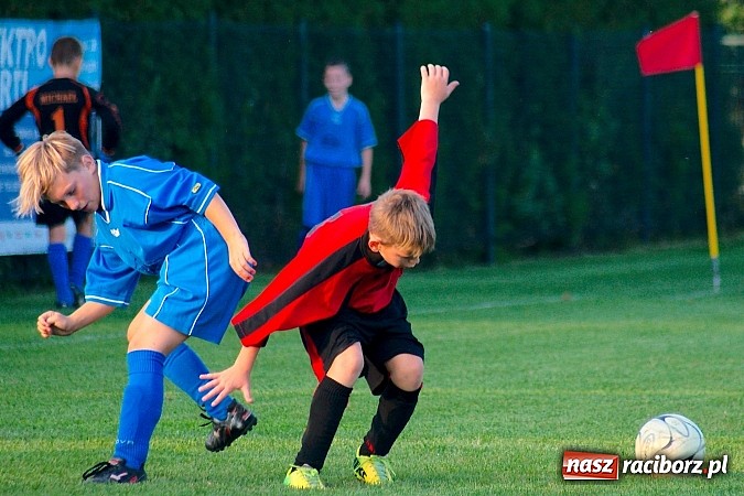 Zdjęcie w galerii na portalu naszraciborz.pl: Młodziki Nędzy lepsze w Markowicach. Kapitan pokazał jak strzelać wiadomości z regionu