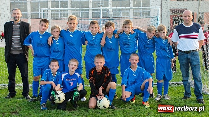 Zdjęcie w galerii na portalu naszraciborz.pl: Młodziki Nędzy lepsze w Markowicach. Kapitan pokazał jak strzelać wiadomości z regionu