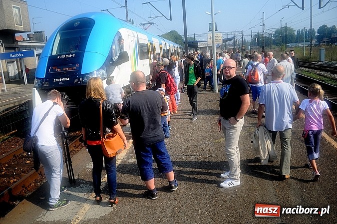Zdjęcie w galerii na portalu naszraciborz.pl: Na dworcu zorganizowano I Piknik Kolejowy wiadomości z regionu