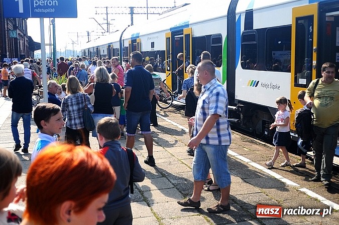 Zdjęcie w galerii na portalu naszraciborz.pl: Na dworcu zorganizowano I Piknik Kolejowy wiadomości z regionu