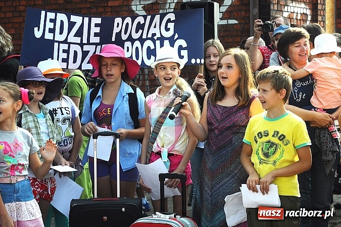 Zdjęcie w galerii na portalu naszraciborz.pl: Na dworcu zorganizowano I Piknik Kolejowy wiadomości z regionu