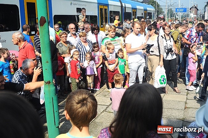 Zdjęcie w galerii na portalu naszraciborz.pl: Na dworcu zorganizowano I Piknik Kolejowy wiadomości z regionu