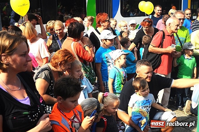 Zdjęcie w galerii na portalu naszraciborz.pl: Na dworcu zorganizowano I Piknik Kolejowy wiadomości z regionu