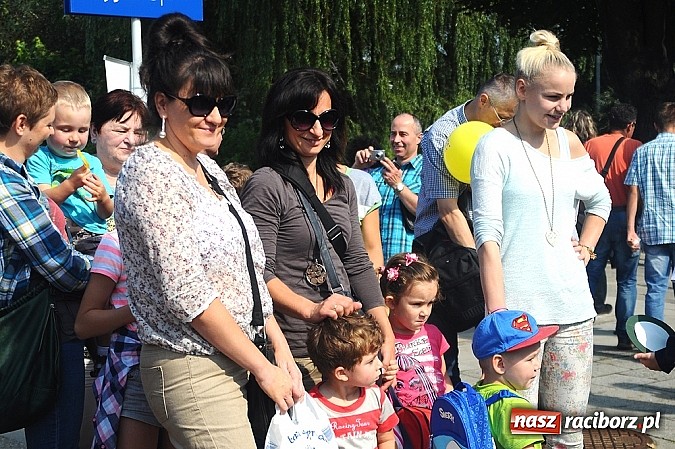 Zdjęcie w galerii na portalu naszraciborz.pl: Na dworcu zorganizowano I Piknik Kolejowy wiadomości z regionu